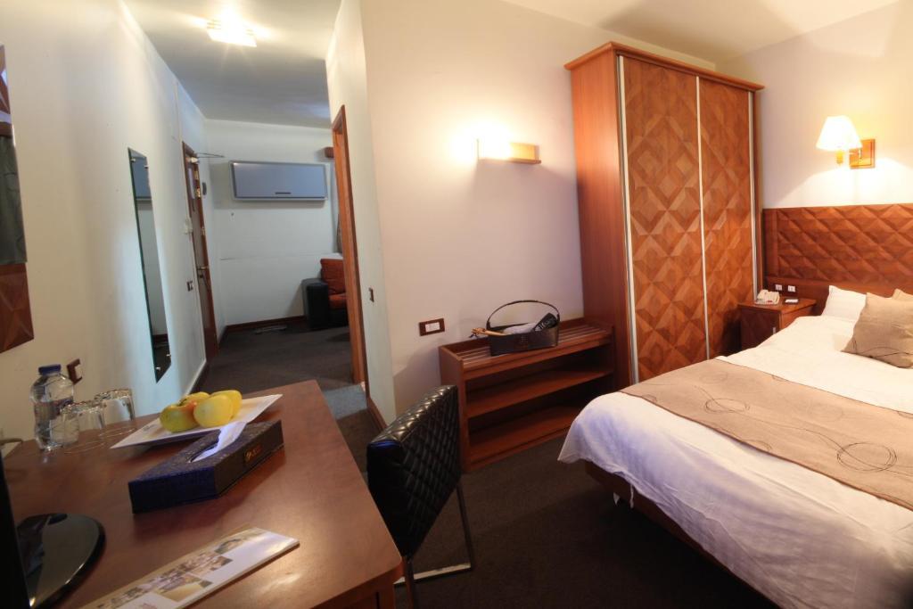Plasma Hotel Tripoli Room photo