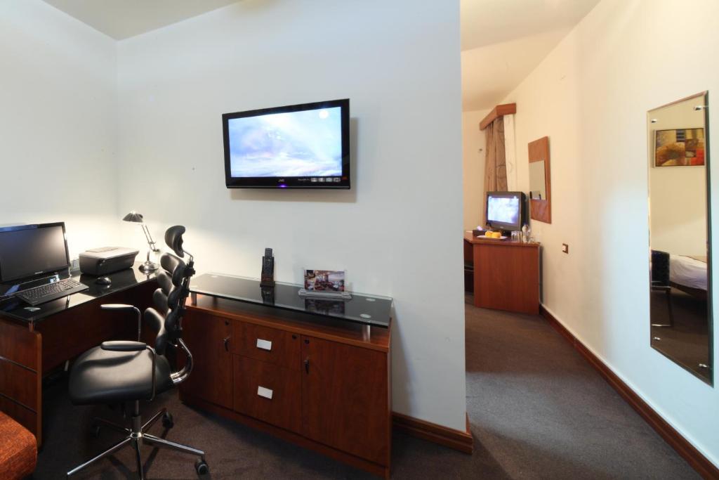 Plasma Hotel Tripoli Room photo